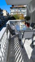 Apartamento de 2 dormitorios con balcón