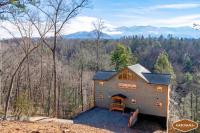 Luxe Mountain Pool Escape by Ghosal Luxury Lodging - Chambres d’hôtes Gatlinburg