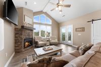 Spacious Retreat, Heart of the City, Indoor Pool, Free Attraction Tickets! - B&B Branson