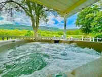 The Yuzu stunning mountain retreat with hot tub - Bed and Breakfast Gardiner