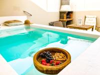 Oasis Romántico con piscina y barbacoa privada - Chambres d’hôtes