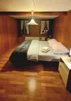 Tweepersoonskamer met 2 Aparte Bedden en Eigen Badkamer