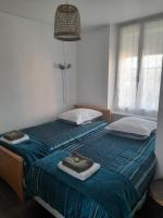 Doppel- oder Zweibettzimmer