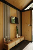 Zimmer mit Kingsize-Bett und Bergblick