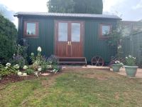 Luxury Shepherd's Hut and Hot Tub Retreat - B&B Milverton