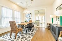 Grand Galvez Getaway - Iconic View, Quick Walk to BEACH! - B&B Galveston