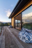 Contemporary Home with Ocean and Mountain Views - B&B Kaikoura