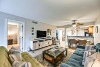 Beachy Marco Island Condo with Resort Amenities! - B&B Marco Island