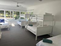 Mollymook- Walk to Beach, Surf, Golf Course & Club - B&B