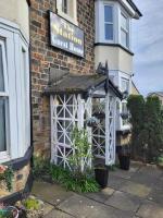 Station Guesthouse - Self entry via keypad inc parking - B&B Lancaster