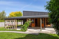 Quirky & Cool on Cork - B&B Martinborough