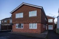 Stylish 2-Bed Apartment with Parking & City Access - Bed and Breakfast Hereford