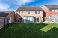 Stunning Detached House • Driveway Parking • Office • Sky TV • Spacious Garden • Yoko Property - Chambres d'hôtes Milton Keynes