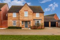 Stunning Detached House • Driveway Parking • Office • Sky TV • Spacious Garden • Yoko Property - Chambres d'hôtes Milton Keynes