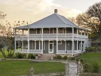 Kingsby Farmhouse - 1BR with 2 Queens & Mountain Views - Chambres d’hôtes Boerne