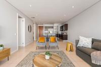 Stylish Umhlanga Rocks Stay - Balcony, Pool, Prime Location - B&B Durban