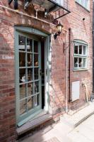 The Hideaway - B&B Warwick