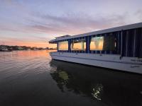 Liquid Spirit Noosaville houseboat " EXPERIENCE MORE " - B&B Noosa