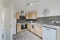 Grantham Stays - 3BR in Grantham, Sleeps 5, Parking & WIFI - B&B Grantham