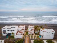 BungaLoose Casa Pipeline Oceanfront - Bed and Breakfast Sipacate