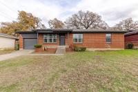 Cozy 3 Bedroom House Near DFW - B&B Bedford