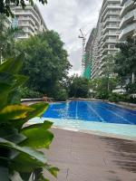 Studio Condominium,with pool Nitflex wifi Tambuli Seaside Tower C Seaview balcony 15mins from airport - B&B