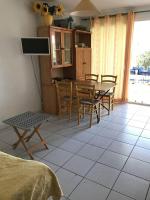AS8314 - P2 Cabine dans une résidence avec piscine, parking privé et belle vue chenal - Chambres d'hôtes Le Grau-du-Roi