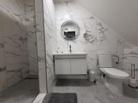 Driepersoonskamer met Badkamer