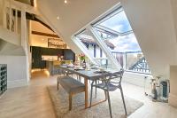 Exclusive 3 Bedroom Penthouse - 2 Bath & Mezzanine - Ferienwohnung