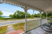 Family Lakeside Escape with Private Beach and Calm Waters - B&B Harwich