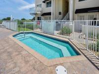 Enchanting 2-Bedroom Ground Floor Beach Condo at Cape Canaveral WiFi & AC - Chambres d'hôtes Cape Canaveral