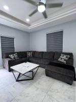 2BR Luxe Home Near Downtown Pharr - Bed and Breakfast San Juan