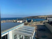 Number Forty Two, Portsoy - A 3 bedroom cottage with sea views - Chambres d'hôtes Portsoy