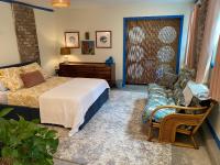 Adorable Artsy Apartment - B&B