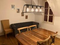 Old Charming Rustic Swiss Mansarde 60m2 Center Burgdorf Parking Small Bath - B&B Burgdorf