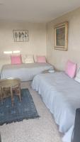 Jaune Triple Room