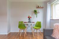 Sleek Stay with Parking - Great for NEC & HS2 Travelers - Chambres d’hôtes