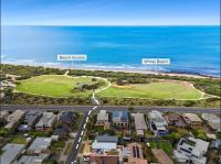 Ocean Breeze - Retreat in Torquay Sleeps 11 - B&B