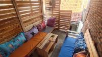 Taefoo Homestay - Madrid room Free Wifi, Air Conditioner, 3 Shared Bathrooms COOL & COZY - B&B