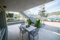 Apartment with Pool View 