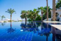 Nayah Stays, Ancient Sands Luxurious Pool Terrace Apartment - B&B