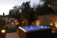 Villa with Jacuzzi and Private Garden