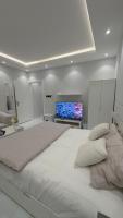 Modern Self Entry Studio - B&B