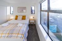 Grand 6BR Escape Steps from Christchurchs Best - Chambres d’hôtes Christchurch