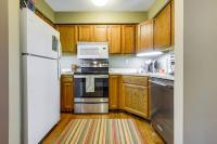 Less Than 1 Mi to Mt Snow Charming Condo with Fireplace - B&B Dover