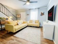 Upscale Townhouse Heart of SA's medical Center - B&B San Antonio