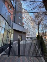 RentNow Family Large Apartment near Park - Chambres d’hôtes Chişinău