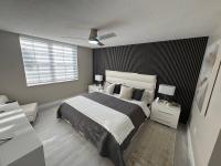 Urban Luxe Aventura 22 Retreat - B&B Aventura