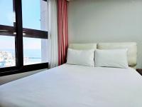 One-Bedroom Apartment with Sea View