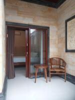 Nyoman19 Guest House - Bed and Breakfast Seminyak